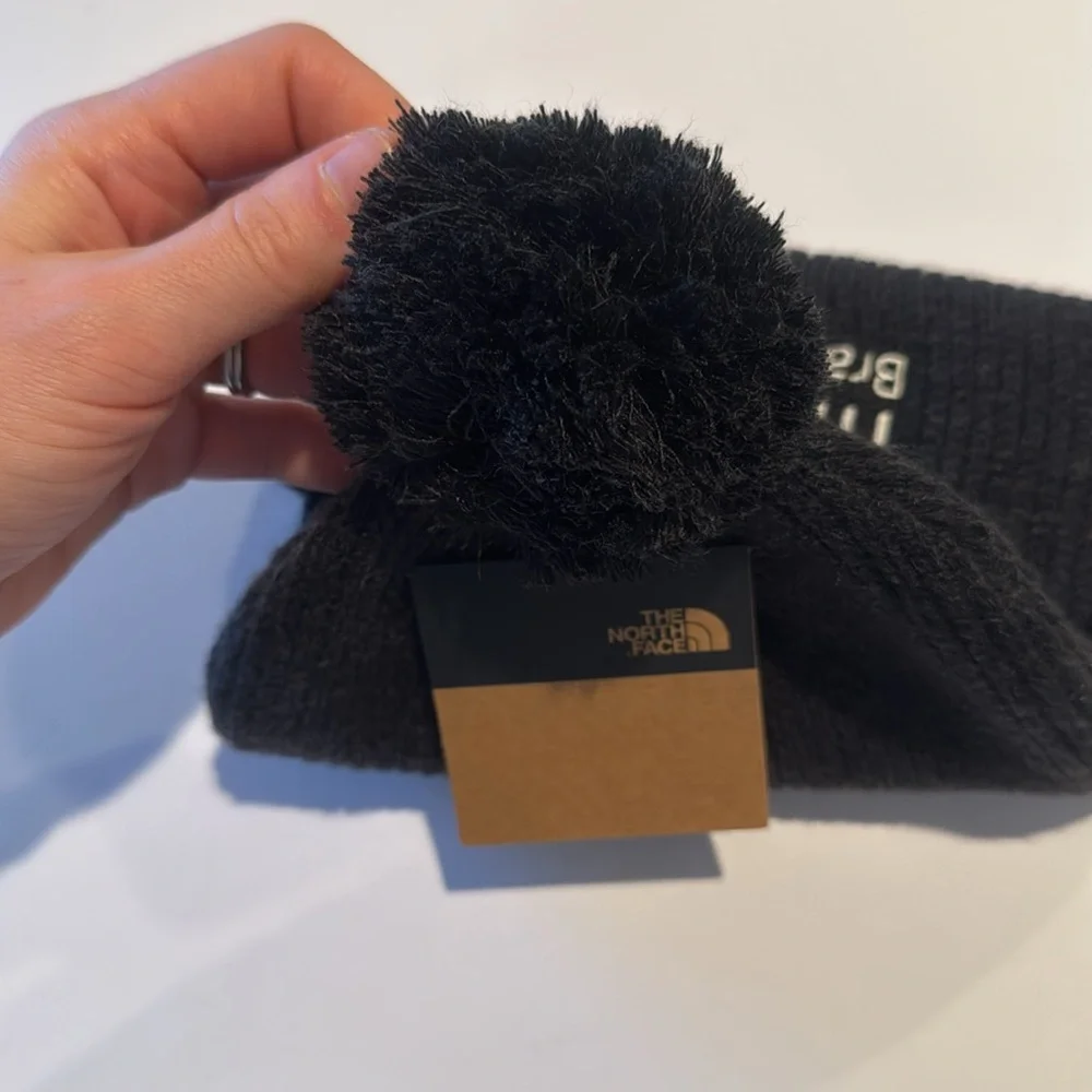 NWT The NorthFace Therapy‎ Brands Pom Hat Winter OS Gray